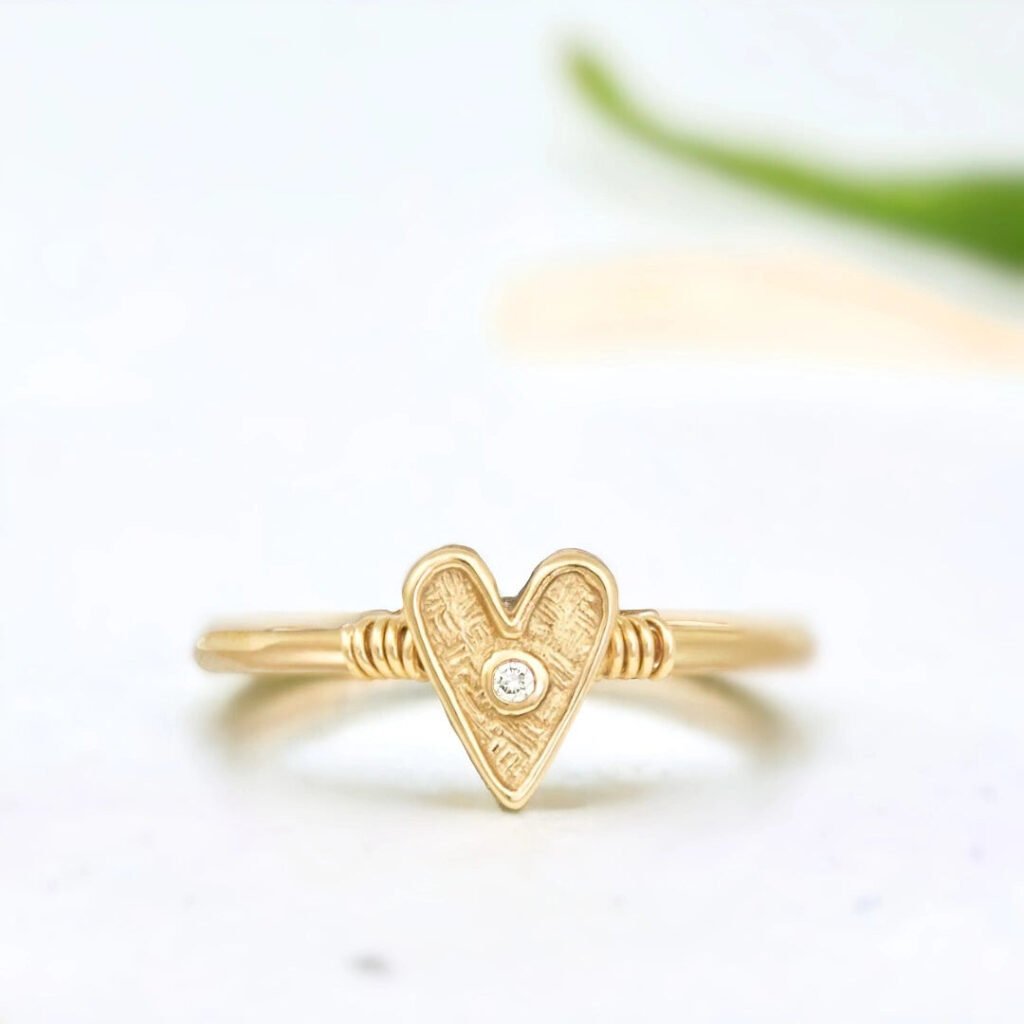 Natural White Diamond Ring Amore Love Heart Solid Gold Ring